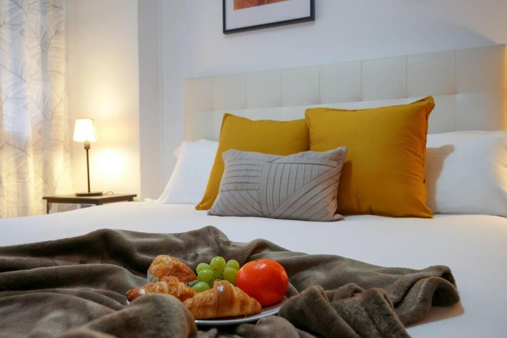 Stay U-Nique Apartments Lluca Барселона Екстериор снимка